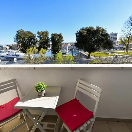 Lauris Luxury Apartment *